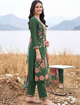 women floral embroidered regular thread work kurta with trousers & with dupatta 3
