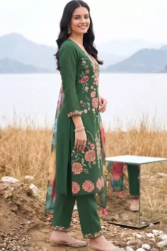 women floral embroidered regular thread work kurta with trousers & with dupatta