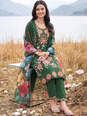 women floral embroidered regular thread work kurta with trousers & with dupatta 5