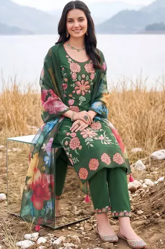 women floral embroidered regular thread work kurta with trousers & with dupatta