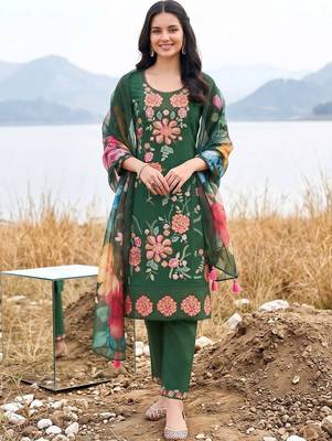 women floral embroidered regular thread work kurta with trousers & with dupatta 6