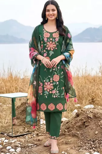 women floral embroidered regular thread work kurta with trousers & with dupatta