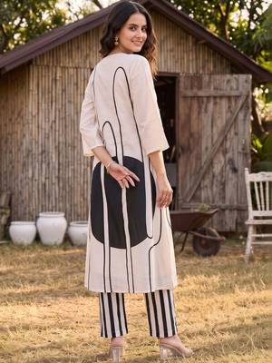 women printed regular cotton kurta with trousers 4
