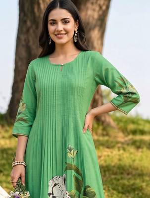 women animal printed regular cotton kurta with trousers 2