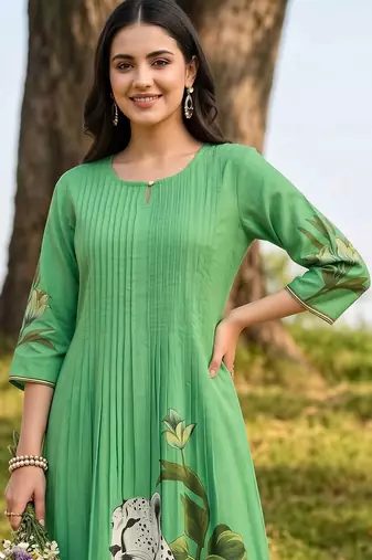 women animal printed regular cotton kurta with trousers