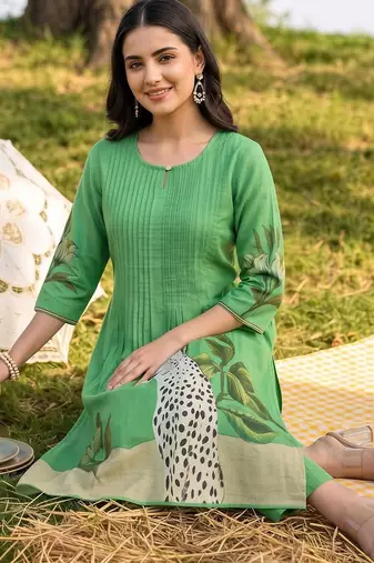 women animal printed regular cotton kurta with trousers
