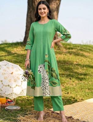 women animal printed regular cotton kurta with trousers 6