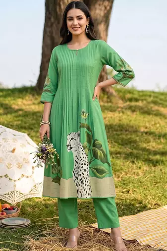 women animal printed regular cotton kurta with trousers