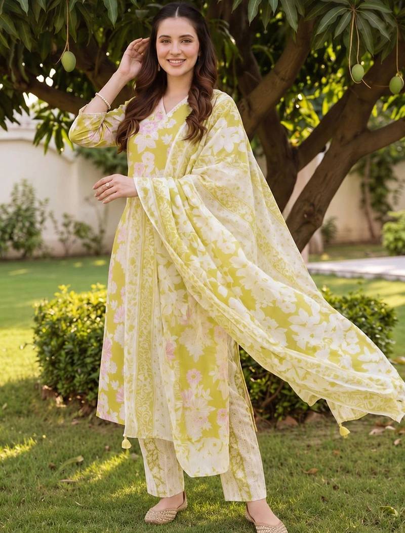 women floral printed regular cotton kurta with palazzos & with dupatta