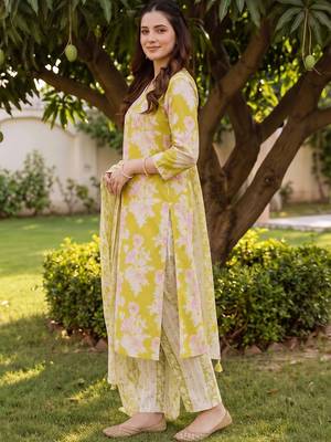women floral printed regular cotton kurta with palazzos & with dupatta 3