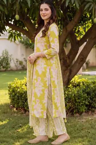 women floral printed regular cotton kurta with palazzos & with dupatta