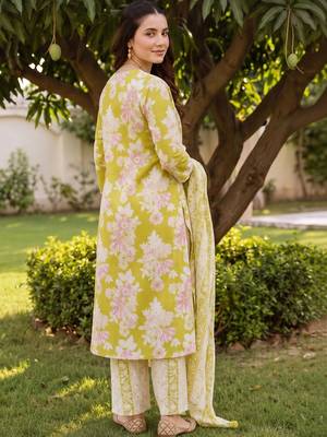 women floral printed regular cotton kurta with palazzos & with dupatta 4