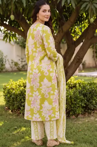 women floral printed regular cotton kurta with palazzos & with dupatta