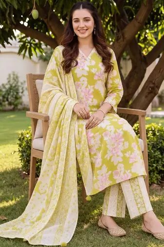 women floral printed regular cotton kurta with palazzos & with dupatta