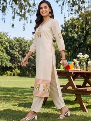 women ethnic motifs printed regular cotton kurta with trousers 3