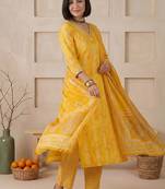 women ethnic motifs printed regular thread work chanderi silk kurta with trousers & with dupatta
