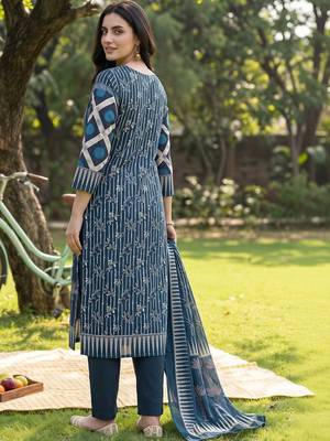 women printed regular cotton kurta with trousers & with dupatta 4