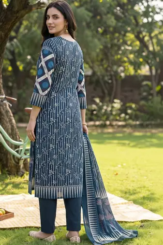 women printed regular cotton kurta with trousers & with dupatta