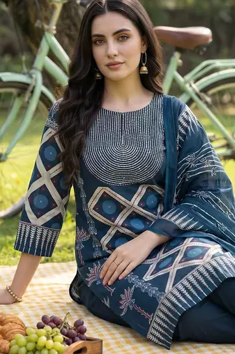women printed regular cotton kurta with trousers & with dupatta