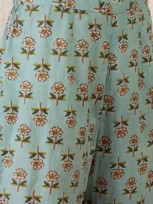 women floral printed regular cotton kurta with trousers 4