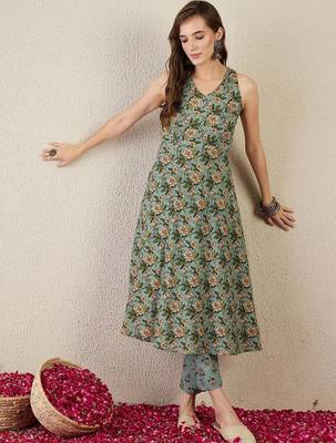 women floral printed regular cotton kurta with trousers 6