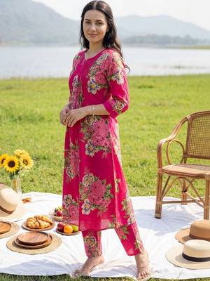 women floral printed regular cotton kurta with trousers 1