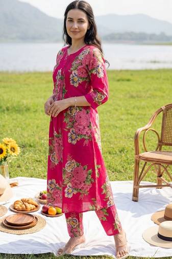 women floral printed regular cotton kurta with trousers