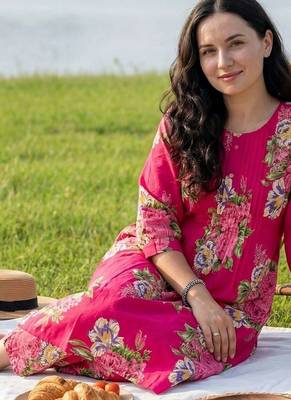 women floral printed regular cotton kurta with trousers 3