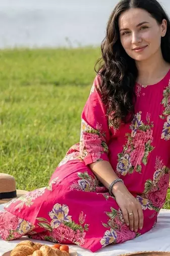 women floral printed regular cotton kurta with trousers