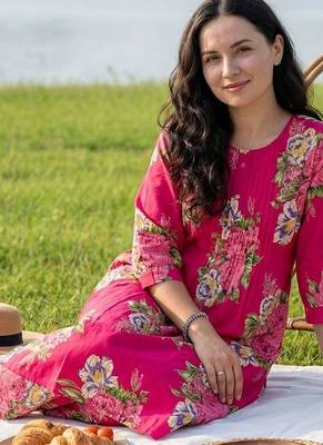 women floral printed regular cotton kurta with trousers 4