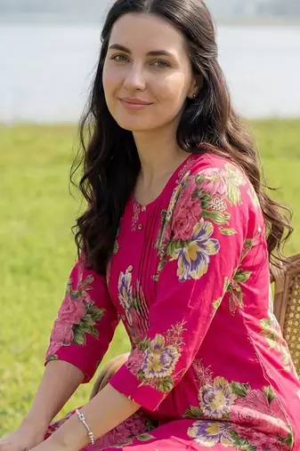 women floral printed regular cotton kurta with trousers