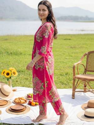 women floral printed regular cotton kurta with trousers 6