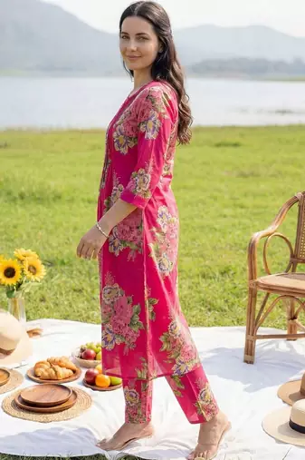 women floral printed regular cotton kurta with trousers