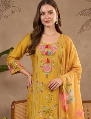 women floral embroidered regular thread work kurta with trousers & with dupatta 2