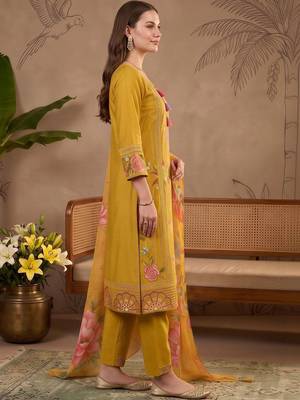 women floral embroidered regular thread work kurta with trousers & with dupatta 3