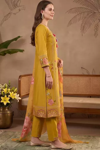 women floral embroidered regular thread work kurta with trousers & with dupatta