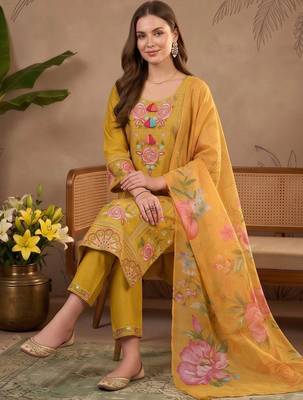 women floral embroidered regular thread work kurta with trousers & with dupatta 5