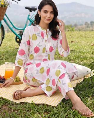 women ethnic motifs printed regular cotton kurta with trousers 5