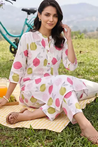 women ethnic motifs printed regular cotton kurta with trousers