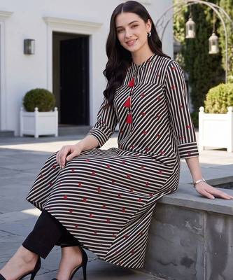 women printed regular cotton kurta with trousers 5