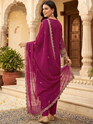 women ethnic motifs embroidered regular kurta with trousers & with dupatta 4