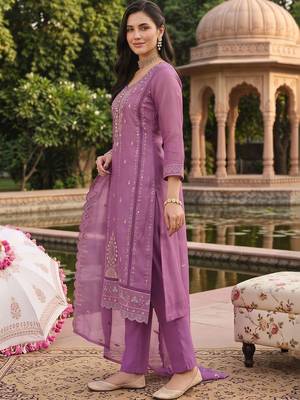 women ethnic motifs embroidered regular thread work kurta with trousers & with dupatta 3