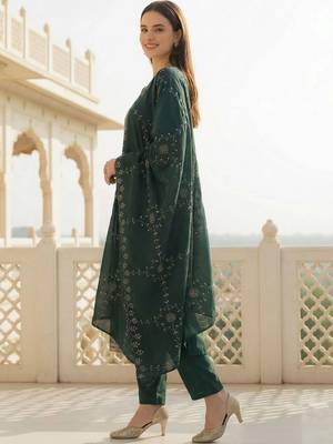 women ethnic motifs embroidered regular thread work kurta with trousers & with dupatta 2