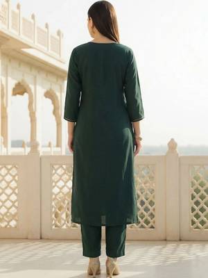 women ethnic motifs embroidered regular thread work kurta with trousers & with dupatta 3