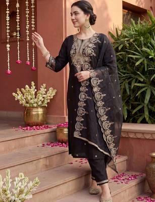 women ethnic motifs embroidered regular liva kurta with trousers & with dupatta 1