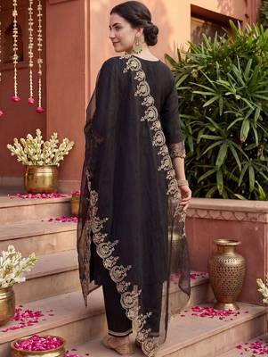 women ethnic motifs embroidered regular liva kurta with trousers & with dupatta 4
