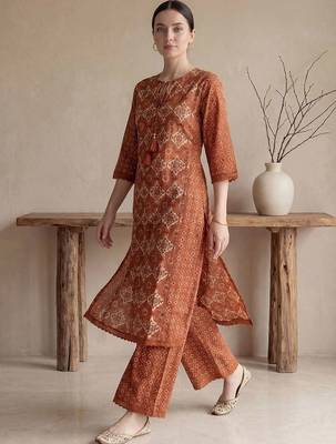 women ethnic motifs printed regular cotton kurta with palazzos 3