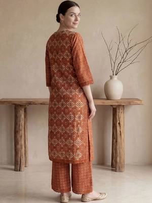 women ethnic motifs printed regular cotton kurta with palazzos 4