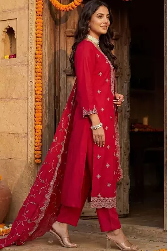 women ethnic motifs embroidered regular thread work kurta with trousers & with dupatta
