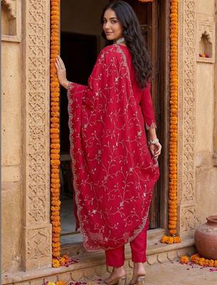 women ethnic motifs embroidered regular thread work kurta with trousers & with dupatta 4